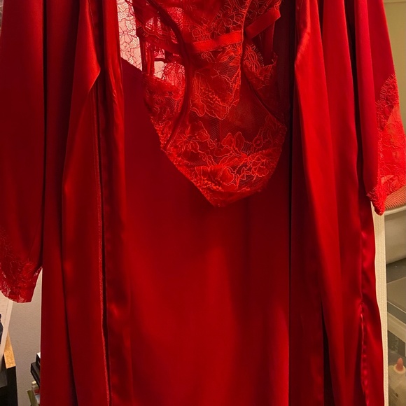 Victoria’s Secret Very Sexy Bombshell Add-2-cups Lace Teddy & Robe - Picture 3 of 3